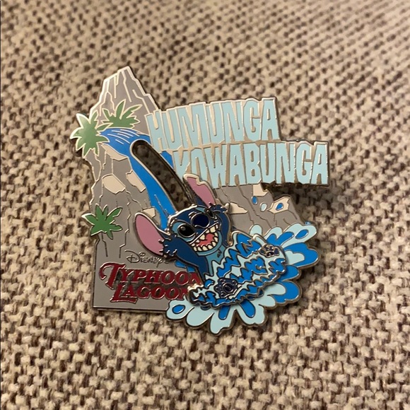 Authentic Disney Trading Pins from 2008-2012 - Picture 5 of 7